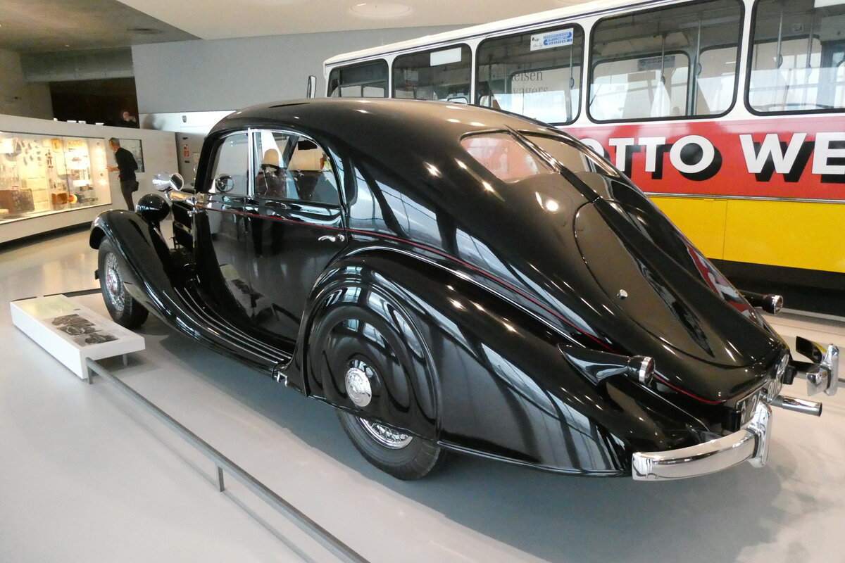 (282'961) - Mercedes - AW 24-8014 - am 11. Dezember 2025 in Stuttgart, Mercedes-Benz Museum
