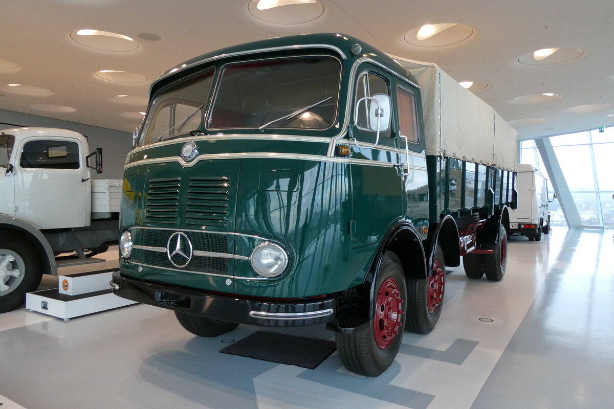 (282'974) - Mercedes am 11. Dezember 2025 in Stuttgart, Mercedes-Benz Museum