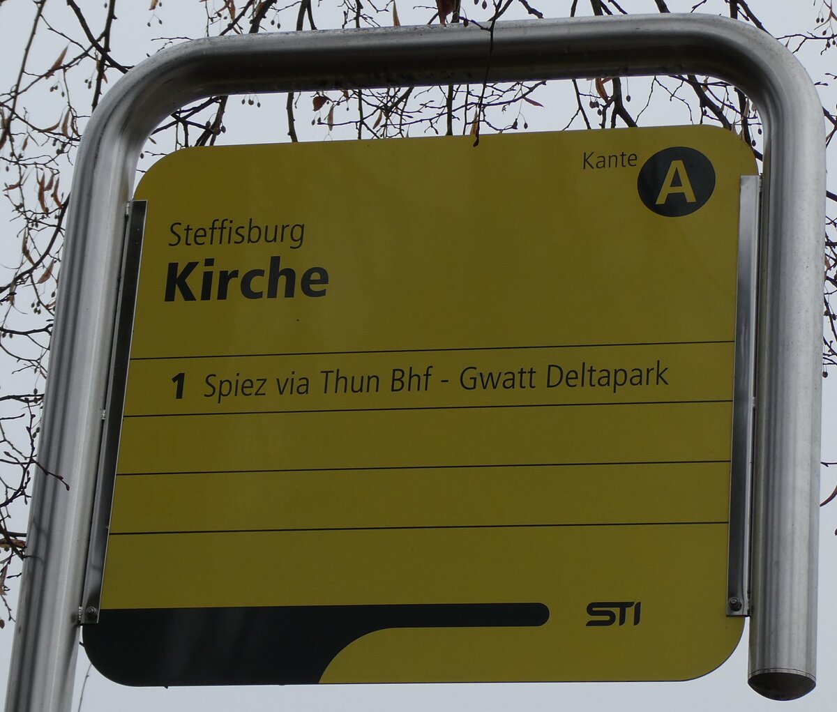 (283'162) - STI-Haltestellenschild - Steffisburg, Kirche - am 14. Dezember 2025