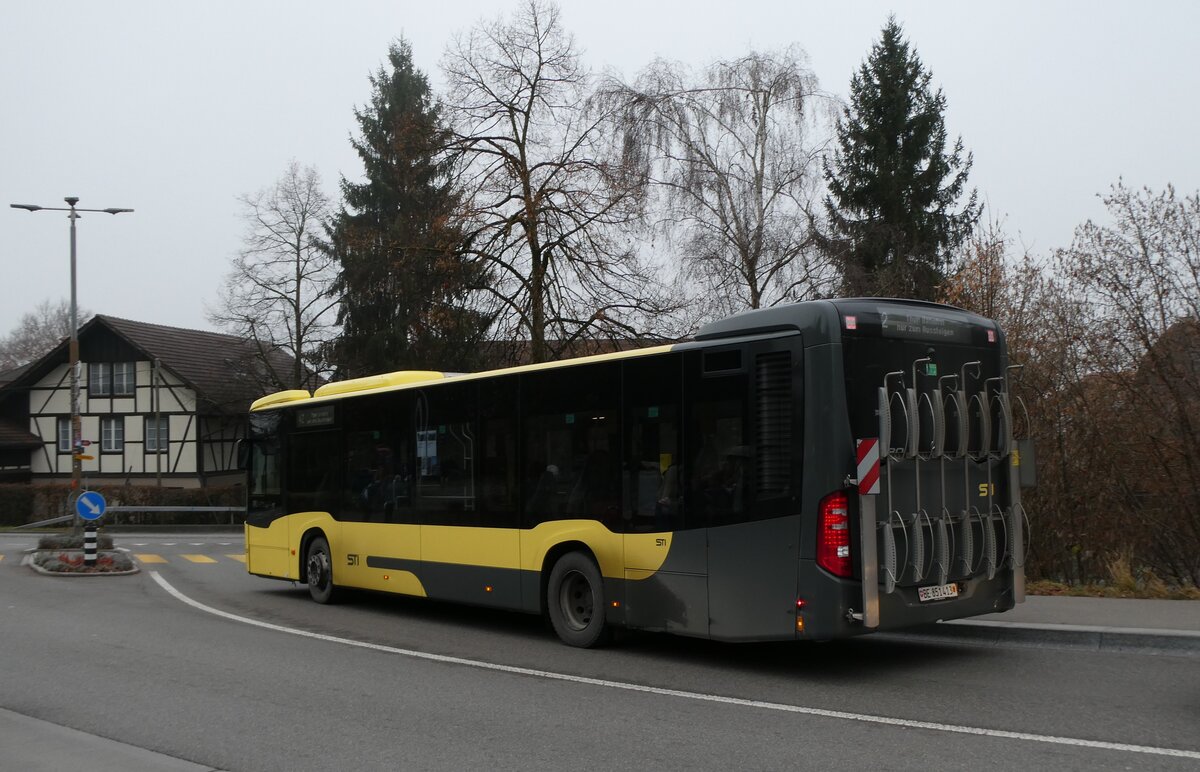(283'166)  STI Thun - Nr. 413/BE 851'413 - Mercedes am 14. Dezember 2025 in Steffisburg, Kirche
