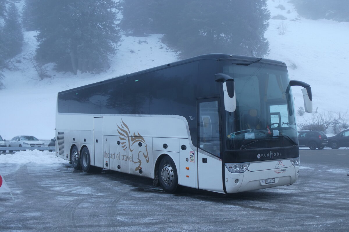 (283'692) - Rosy Viaggi, Stabio - TI 124'716 - Van Hool am 3. Januar 2026 in Col du Pillon, Glacier 3000