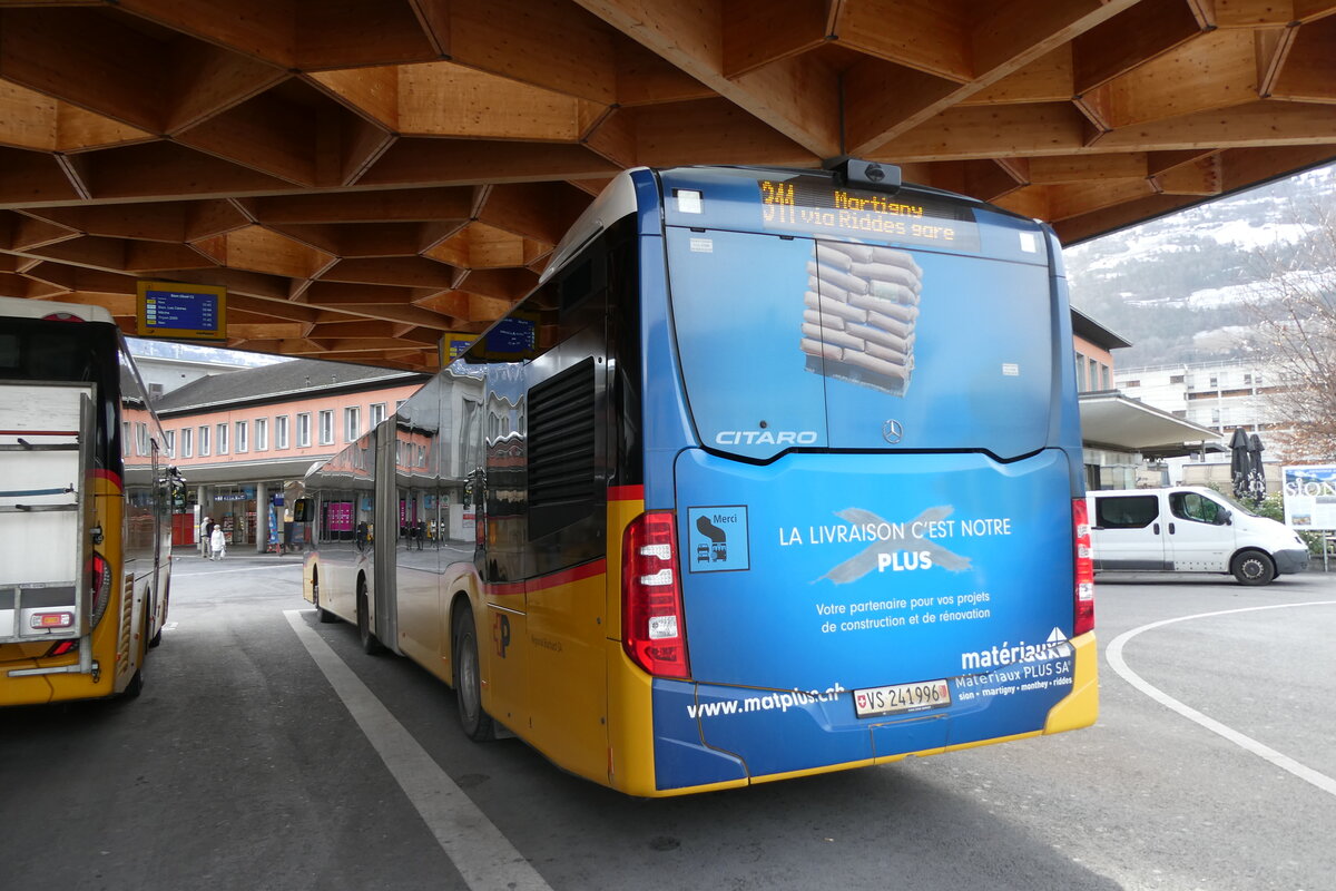 (284'383) - Buchard, Leytron VS 241'996/PID 11'587 - Mercedes am 27. Januar 2026 beim Bahnhof Sion