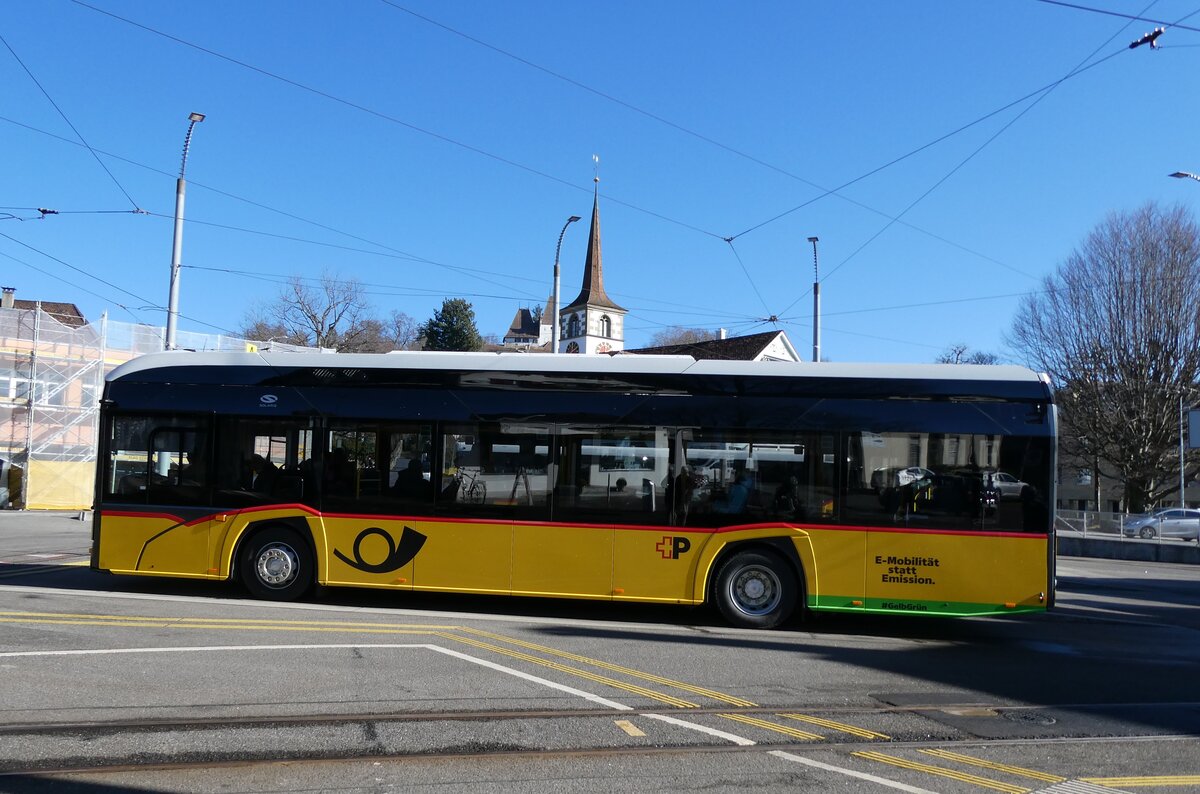 (284'551) - PostAuto Bern - BE 537'967/PID 12'349 - eSolaris am 2. Februar 2026 beim Bahnhof Worb Dorf