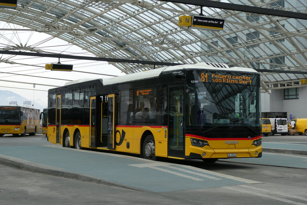 (284'648) - PostAuto Graub�nden - GR 85'630/PID 12'107 - Scania am 6. Februar 2026 in Chur, Postautostation