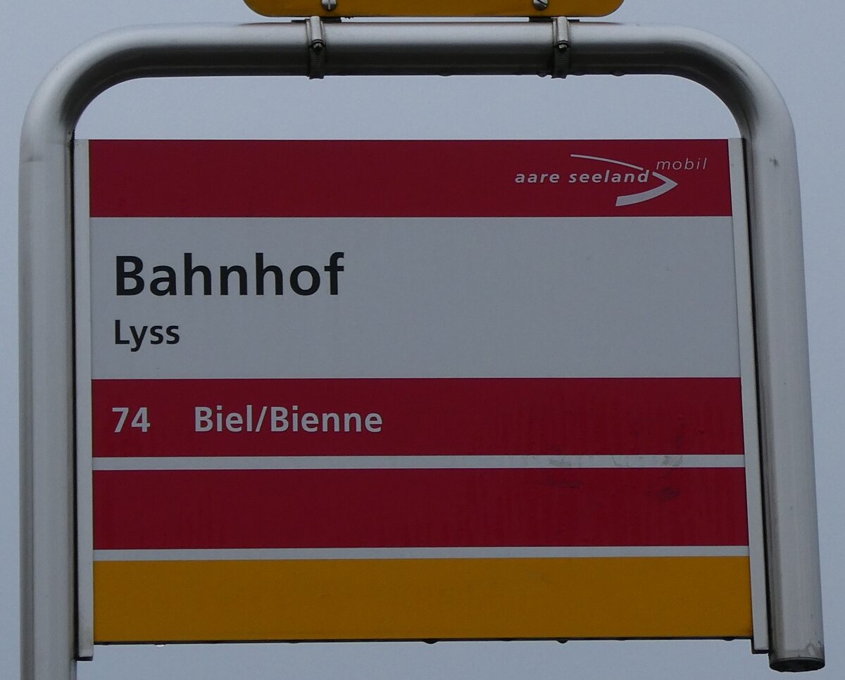 (284'687) - aare selland mobil-Haltestellenschild - Lyss, Bahnhof - am 7. Februar 2026