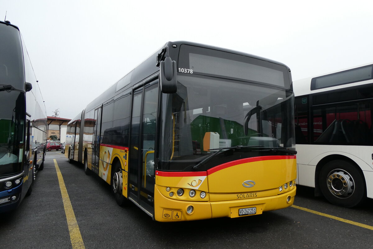 (284'752) - CarPostal Ouest - VD 242'251/PID 10'378 - Solaris (ex TPB, S�deilles) am 7. Februar 2026 in Kerzers, Interbus