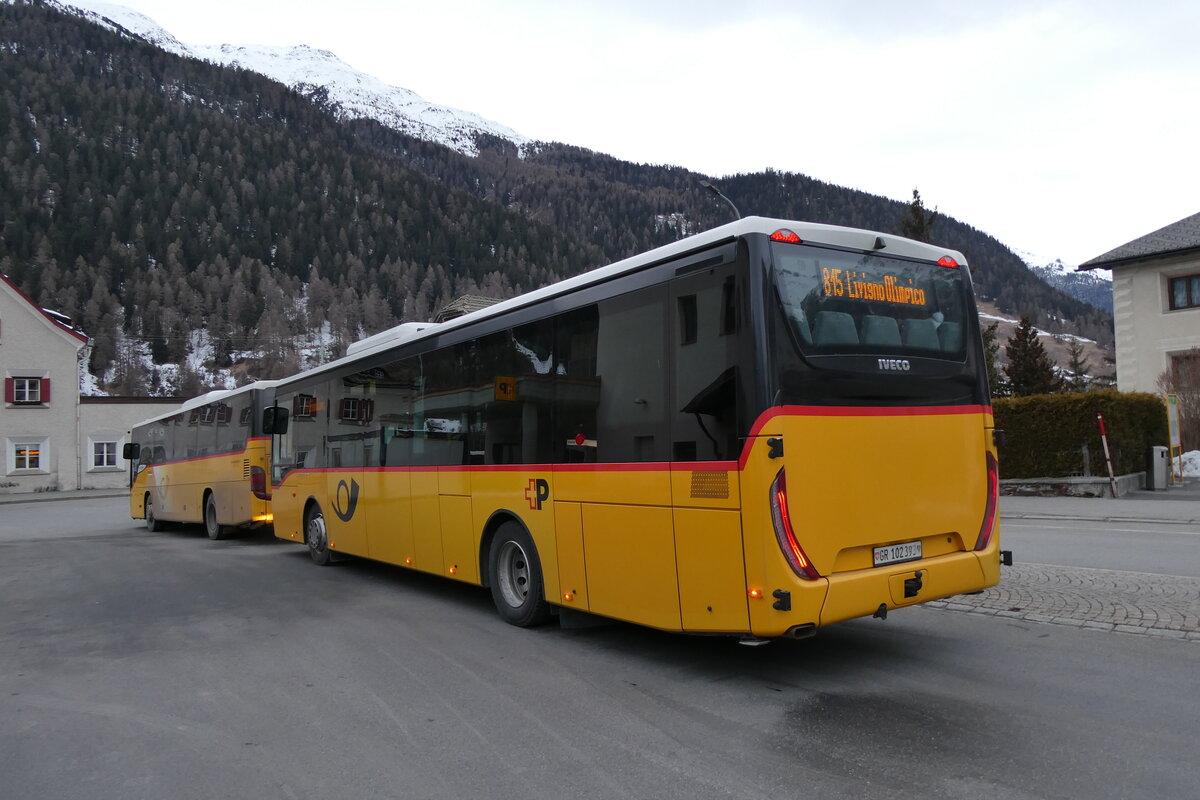 (284'859) - PostAuto Graub�nden - GR 102'393/PID 10'377 - Iveco (ex PostAuto Ostschweiz TG 158'065; ex PostAuto Graub�nden - GR 170'438; ex PostAuto Ostschweiz AR 14'863) am 14. Februar 2026 in Zernez, Post