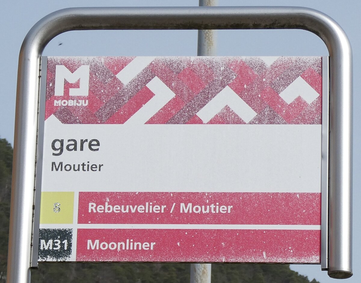 (285'241) - MOBIJU-Haltestellenschild - Moutier, gare - am 6. M�rz 2026