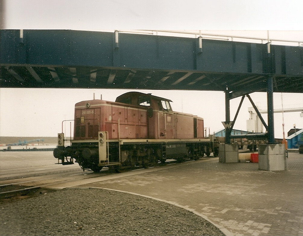 291 001 rangierte in Mukran.