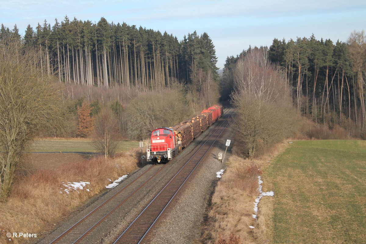 294 647-3 mit der Holzübergabe 56984 NMR - NWU kurz hinter Marktredwitz. 08.03.15