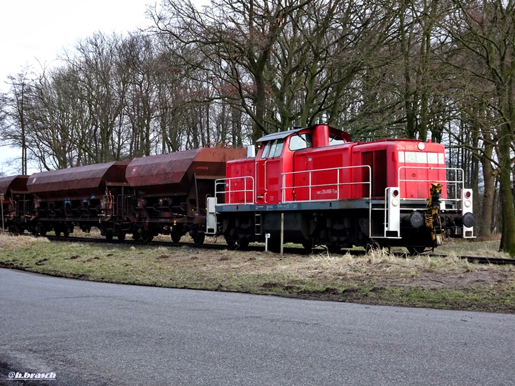 294 886-7 stand mit einen schotterzug beim bahnhof glinde,08.03.18