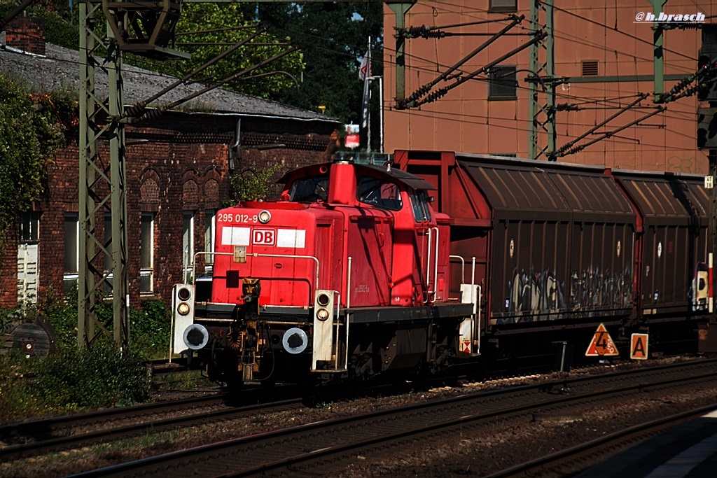 295 012-9 gog einen kurzen güterzug durch hh-harburg,datum 23.09.14