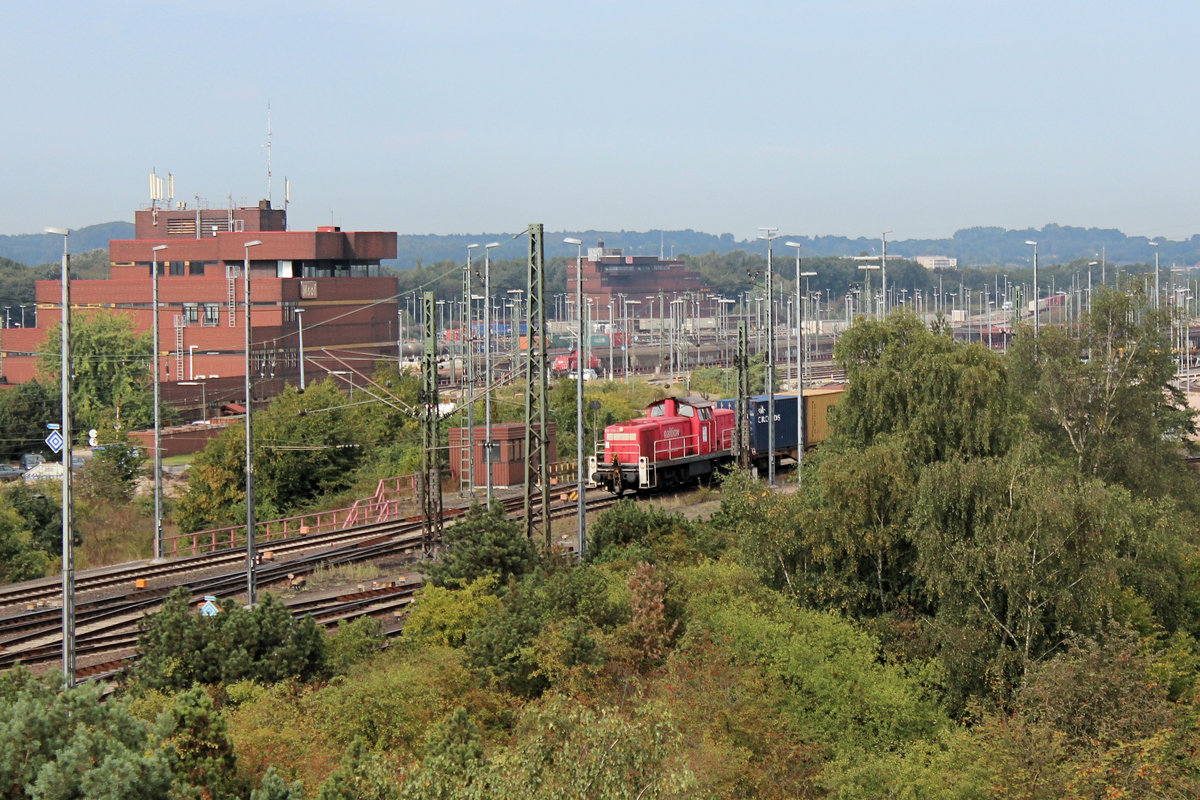 296 028-4 bei ihrer Arbeit am Ablaufberg in Maschen - Rangierbahnhof. Datum 22.09.2016