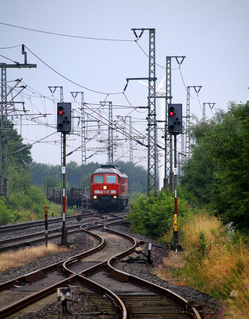 2.Tag Abendumleiter erster Zug leicht verspätet mit 233 233-6(REV/BCS X/27.09.10)Bild 1. Jübek 15.07.2014