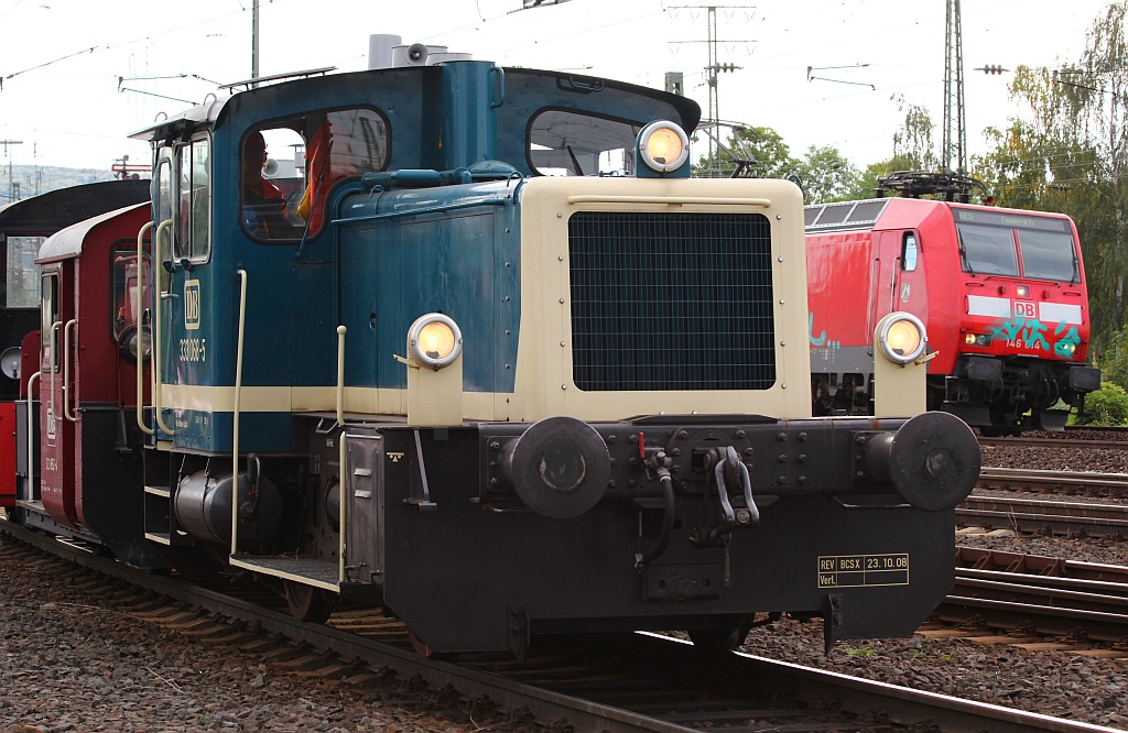 333 068-5 dürfte wohl eine mit der am Besten erhaltenen Köf III sein die es noch gibt. Koblenz-Lützel 29.09.2012