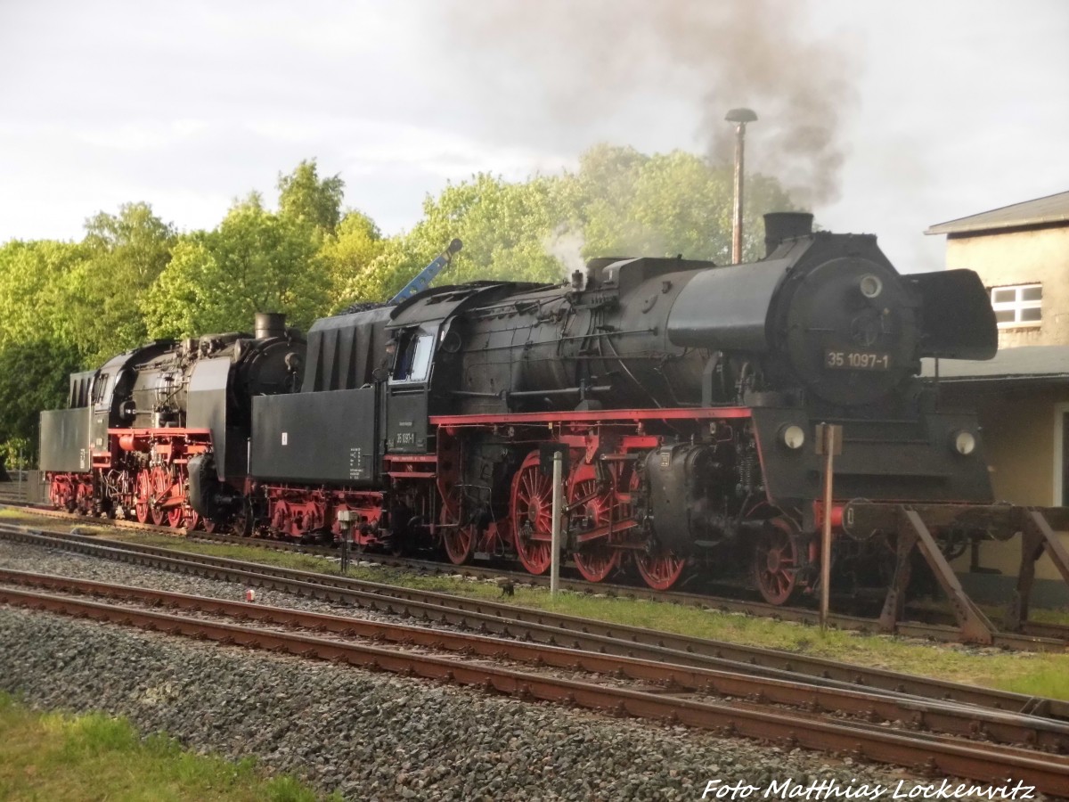 35 1097 und 50 3501 im Putbusser Bahnhof abgestellt am 30.5.15