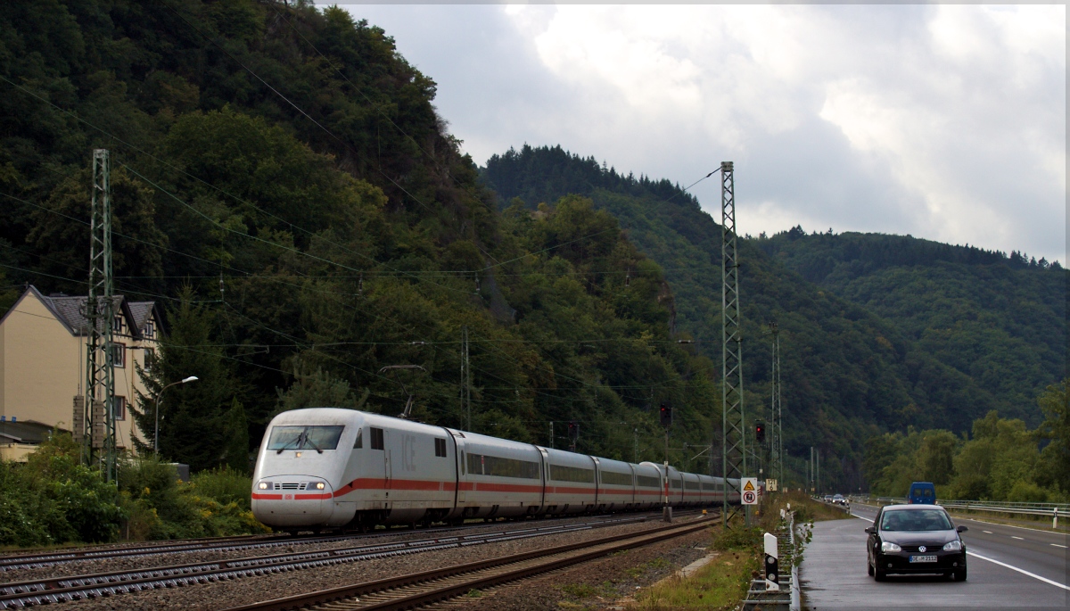 401 063 in Richtung Sden am 12.09.13 in Boppard Fellen