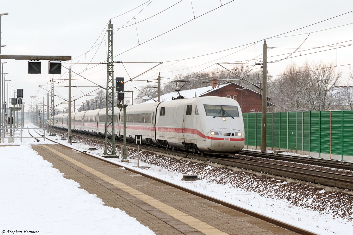 401 064-1 als ICE 707 von Hamburg-Altona nach Berlin Südkreuz in Rathenow. Wegen einem  Notarzteinsatzes am Gleis/Selbstmord  wurde der ICE über Uelzen, Salzwedel, Stendal und Rathenow umgeleitet. 17.01.2016