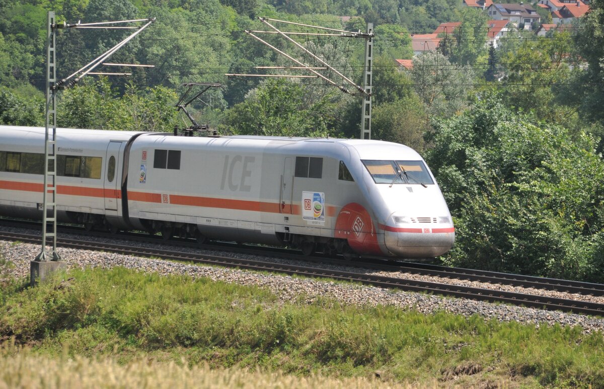 401 067-4 mit Fußballwerbung Fifa 2011 bei Urspring am 12.07.2011.
