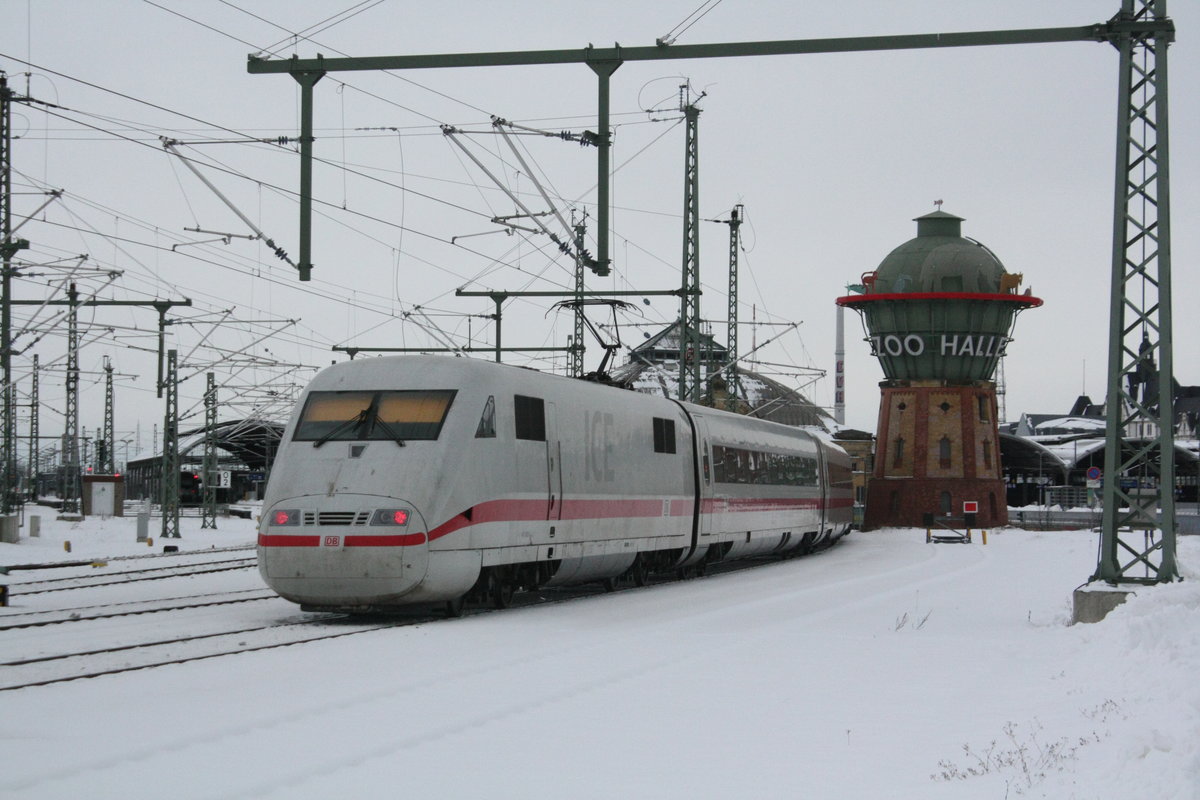 401 XXX bei der Einfahrt in den Bahnhof Halle/Saale Hbf am 15.2.21