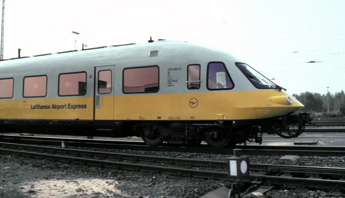 403 002-9 Lufthansa-Airport-Express bei der Parade 150 Jahre Deutsche Eisenbahn in Nürnberg Langwasser am 14.09.1985.