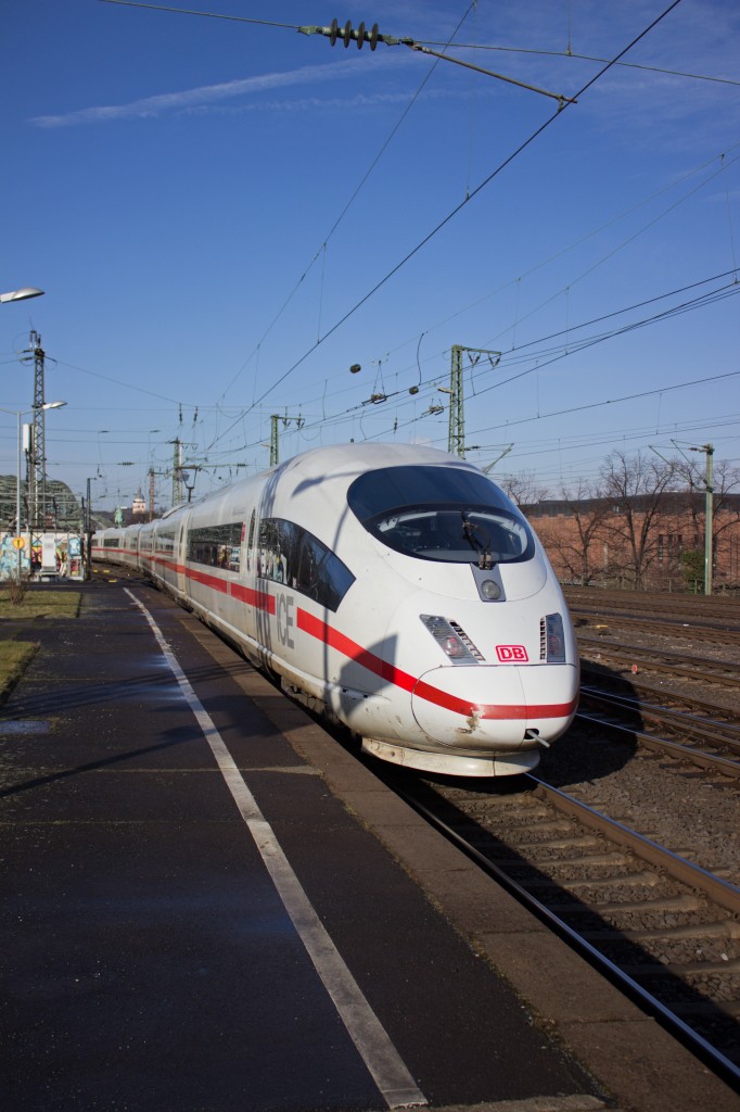 403 052 fährt am 25.02. durch Köln-Messe/Deutz.