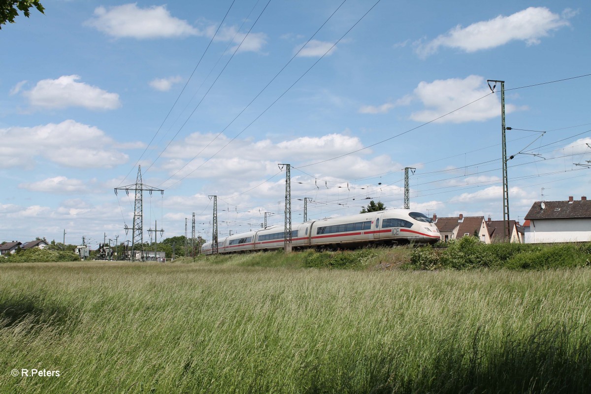 403 058 St. Ingbert und 403 012 Montabeur als ICE bei der Durchfahrt in Biblis. 19.05.15