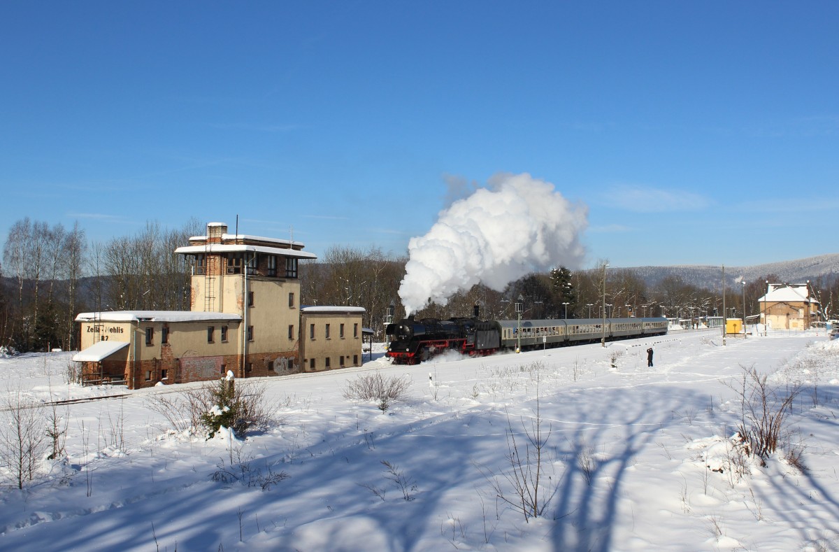 41 1144-9 zu sehen mit dem Rodelblitz am 07.02.15 bei der Ausfahrt in Zella-Mehlis.
Platz.2 (Bild des Monats) Februar.2015