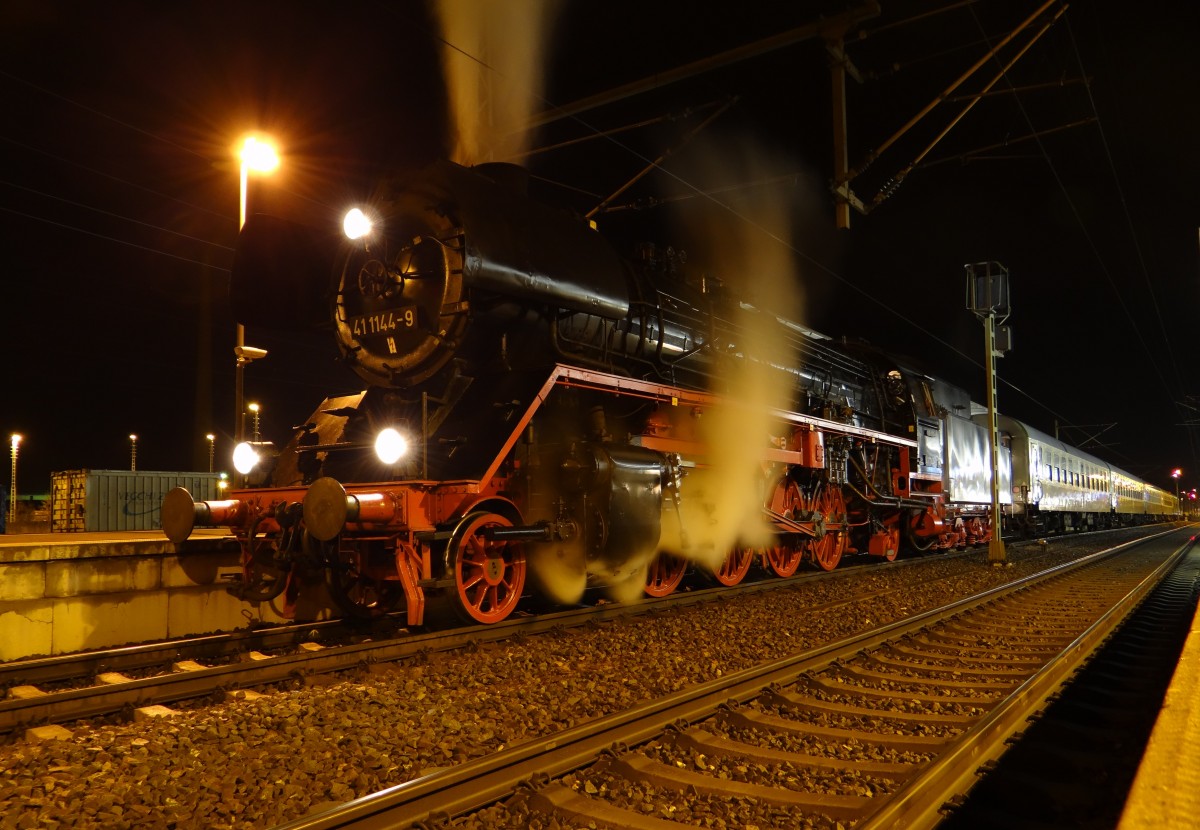 41 1144(IGE Werrabahn) zusehen am 30.11.13 mit dem Wartburg Express nach der R�ckankunft in Saalfeld/Saale.