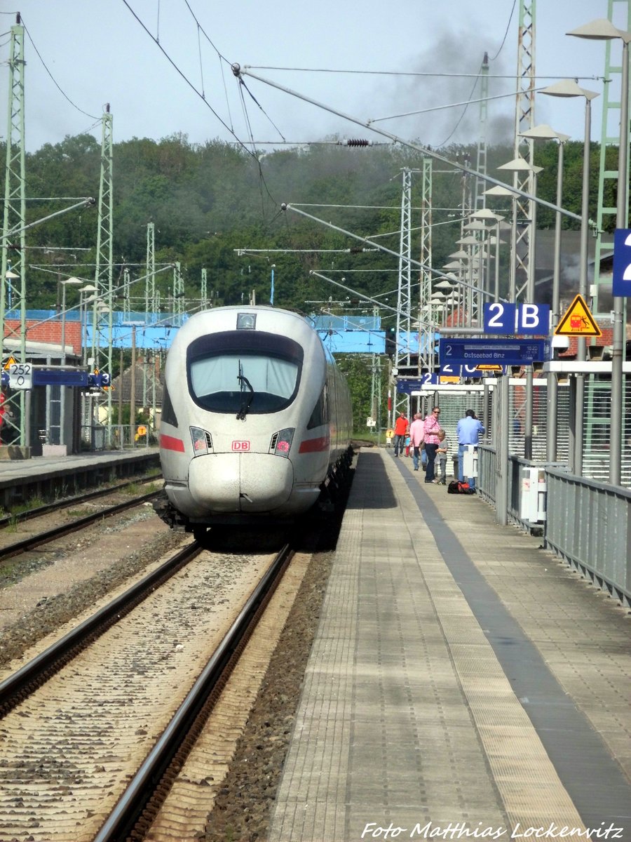 411 XXX im Bahnhof Bergen auf Rgen am 22.5.16