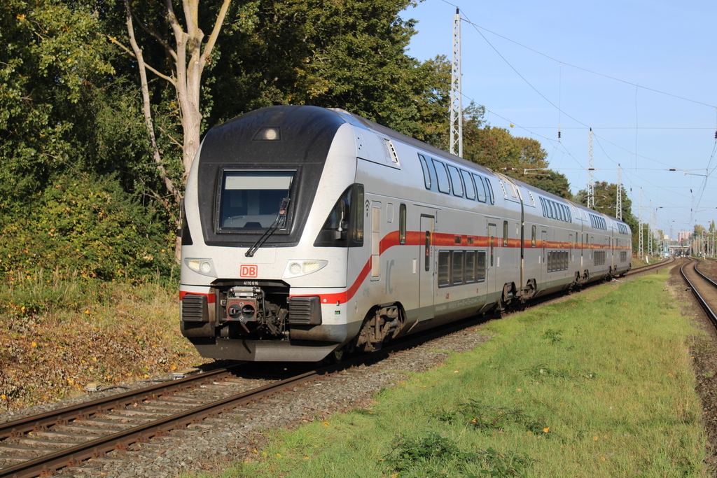 4110 616 als IC 2177(Warnemünde-Dresden)bei der Durchfahrt in Rostock-Bramow.09.10.2022