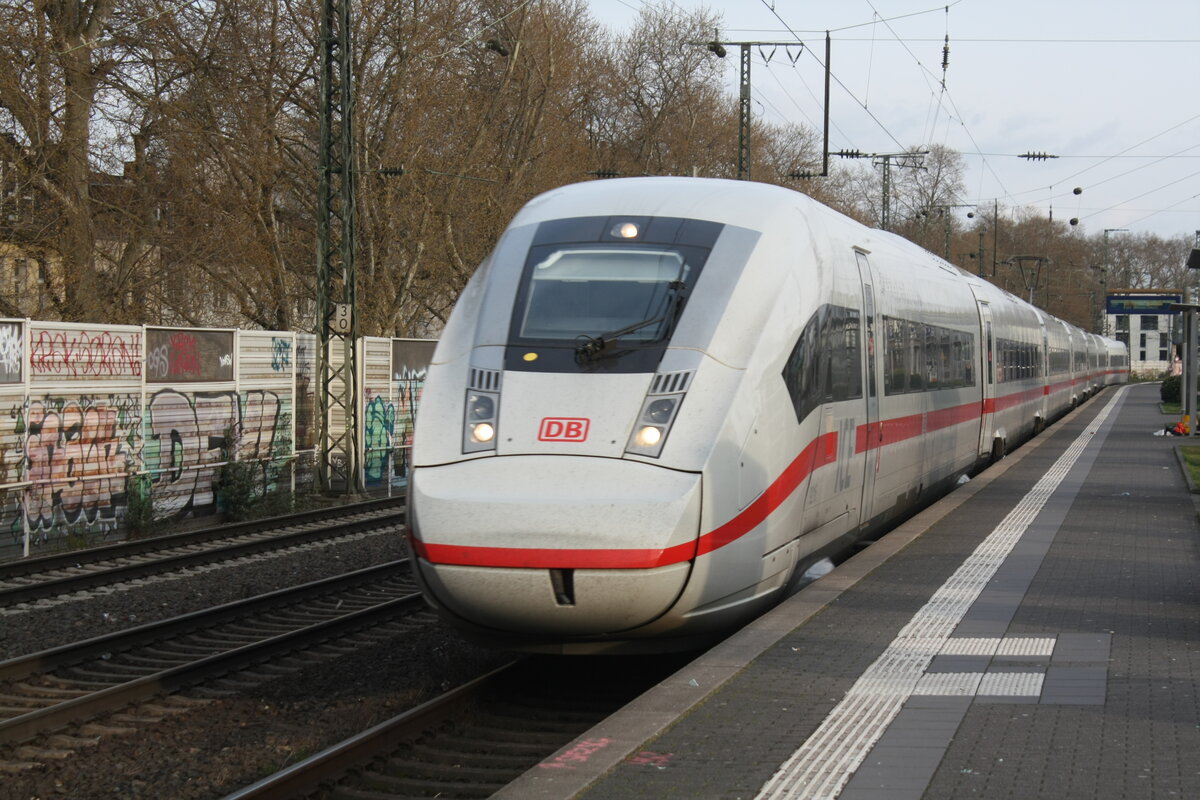 412 XXX bei der Durchfahrt im Bahnhof Kln Sd am 2.4.22