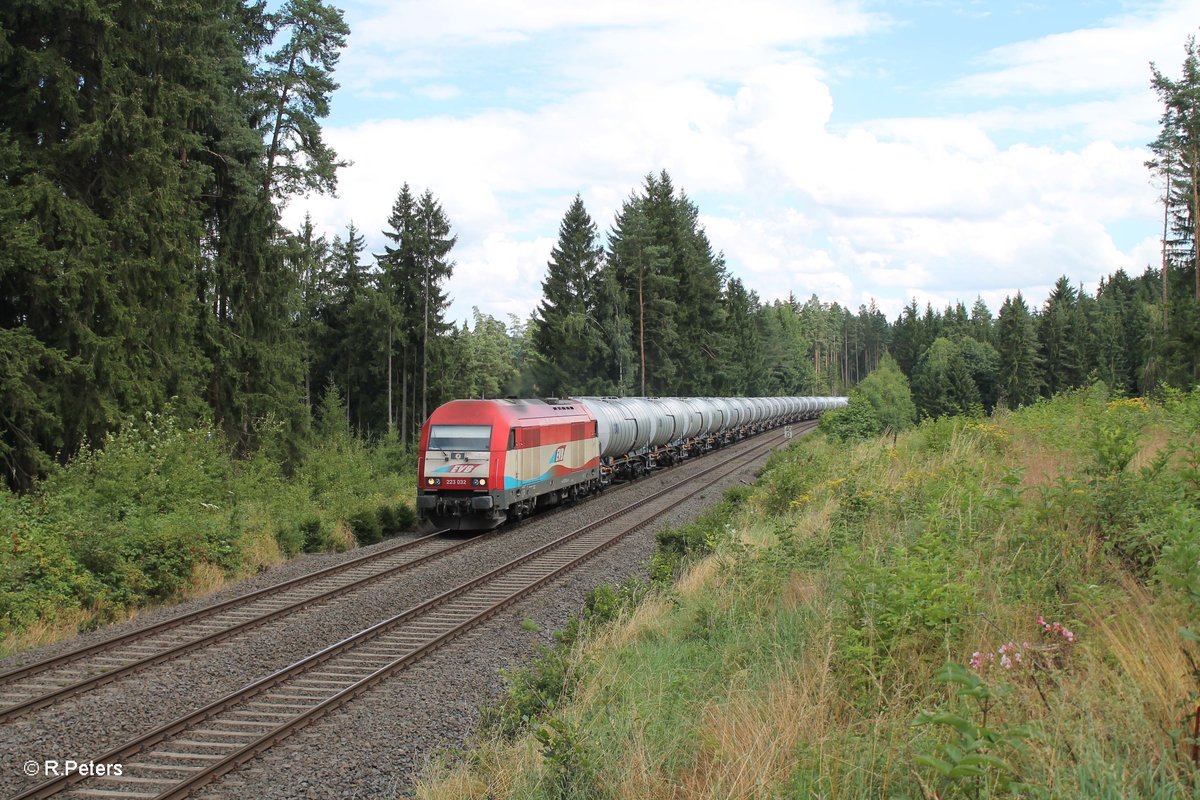 420 12 alias 223 032 mit einem nagelneuen Kesselzug aus Ingolstadt nach cheb kurz vor Pechbrunn. 30.07.16