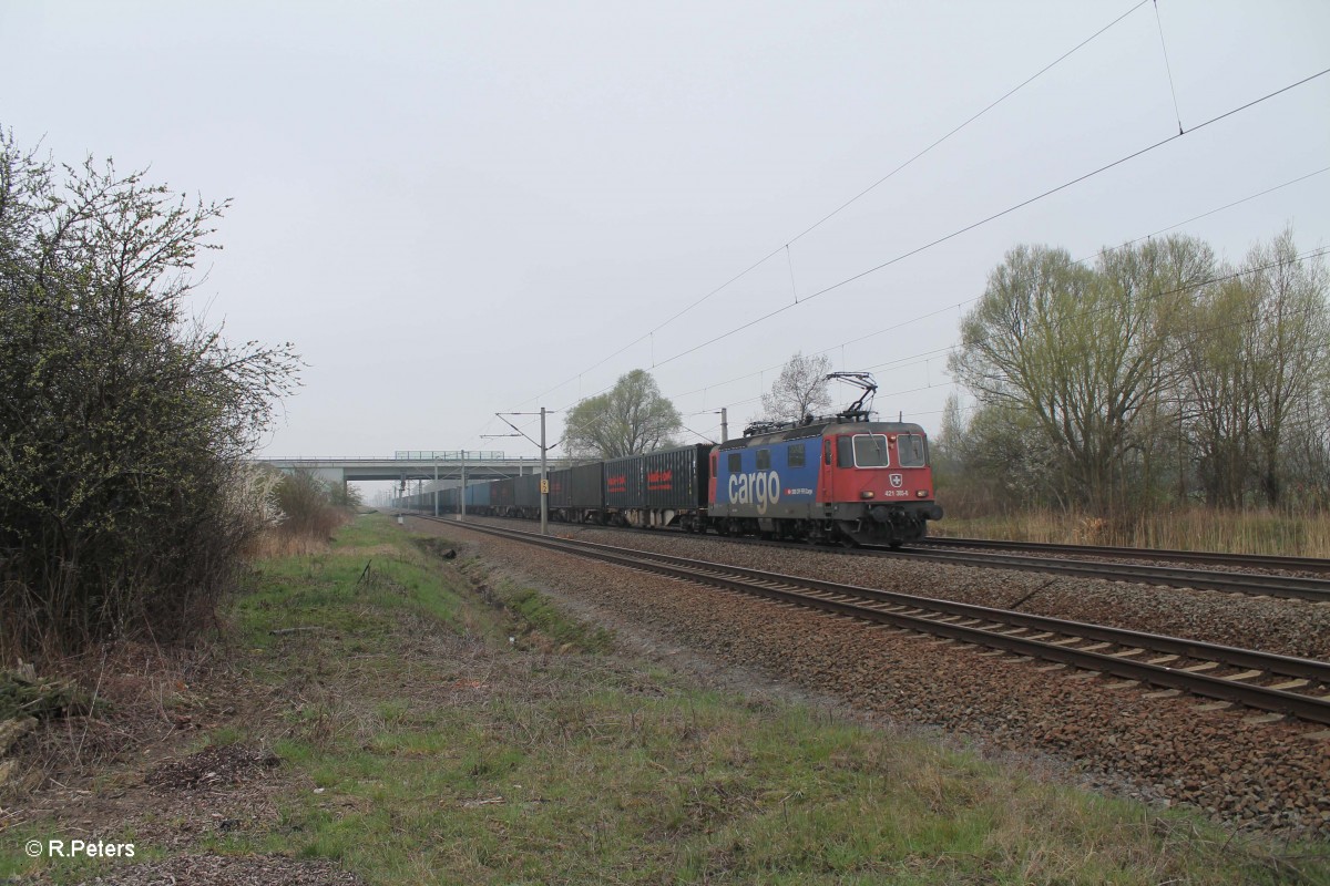 421 385-6 mit einem Containerzug bei Borsdorf bei Leipzig. 29.03.14