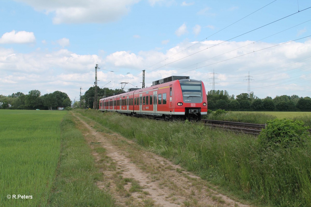 425 808-3 auf Werstattfahrt bei der Stromkreistrennstelle Bischofsheim. 20.05.15