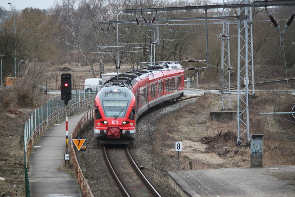 429 528-3( Hansestadt Stralsund )als RE 13011 von Rostock Hbf nach Sassnitz bei der Durchfahrt im Haltepunkt Rostock-Kassebohm.10.03.2017