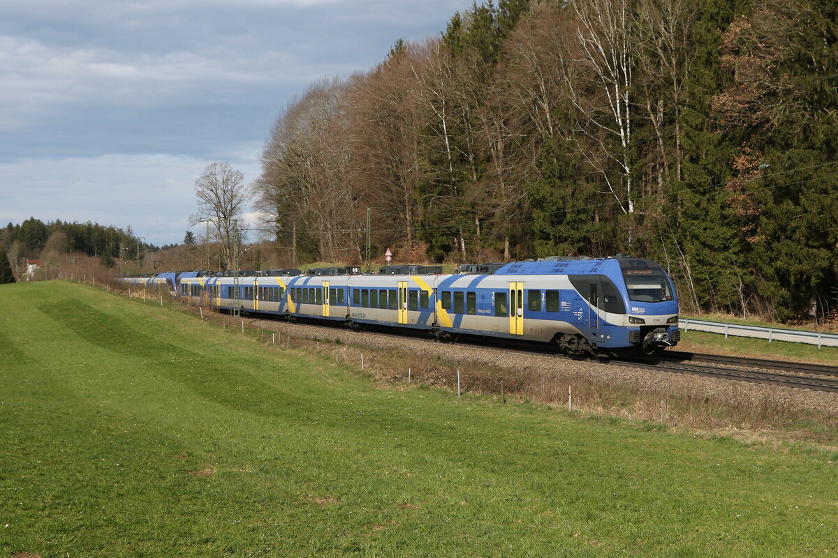 430 003 und 430 009 aus Mnchen kommend am 23. Mrz 2024 b3i Hufschlag/Traunstein.