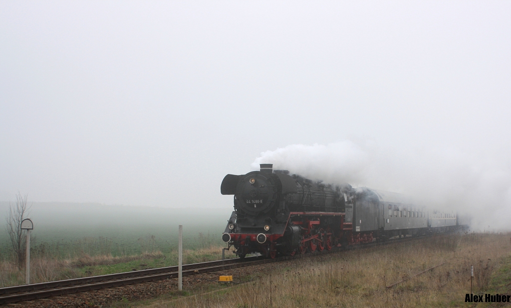 44 1486 als Zuglok des Sdz aus Leipzig