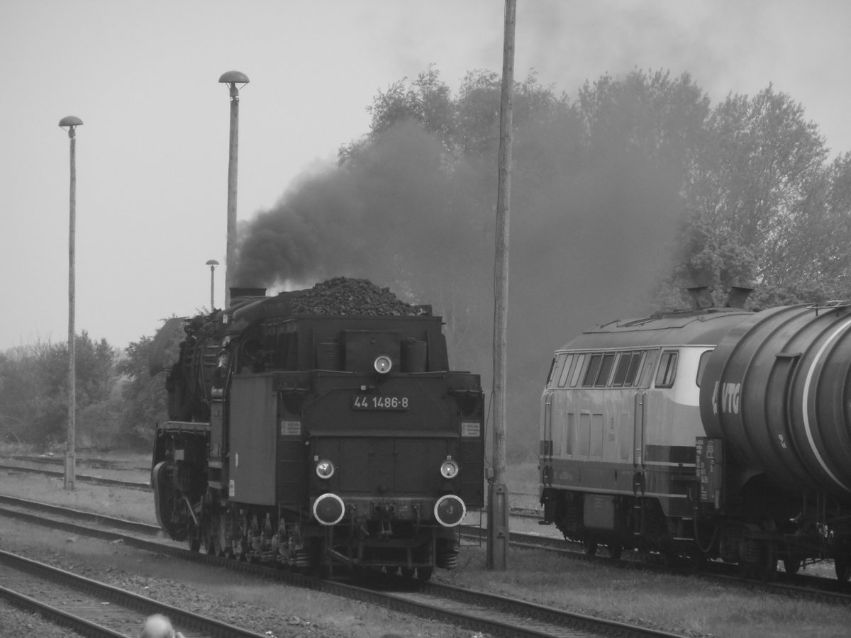 44 1486 macht Fhrerstandsmitfahrten im Egelner Bahnhof am 6.5.17