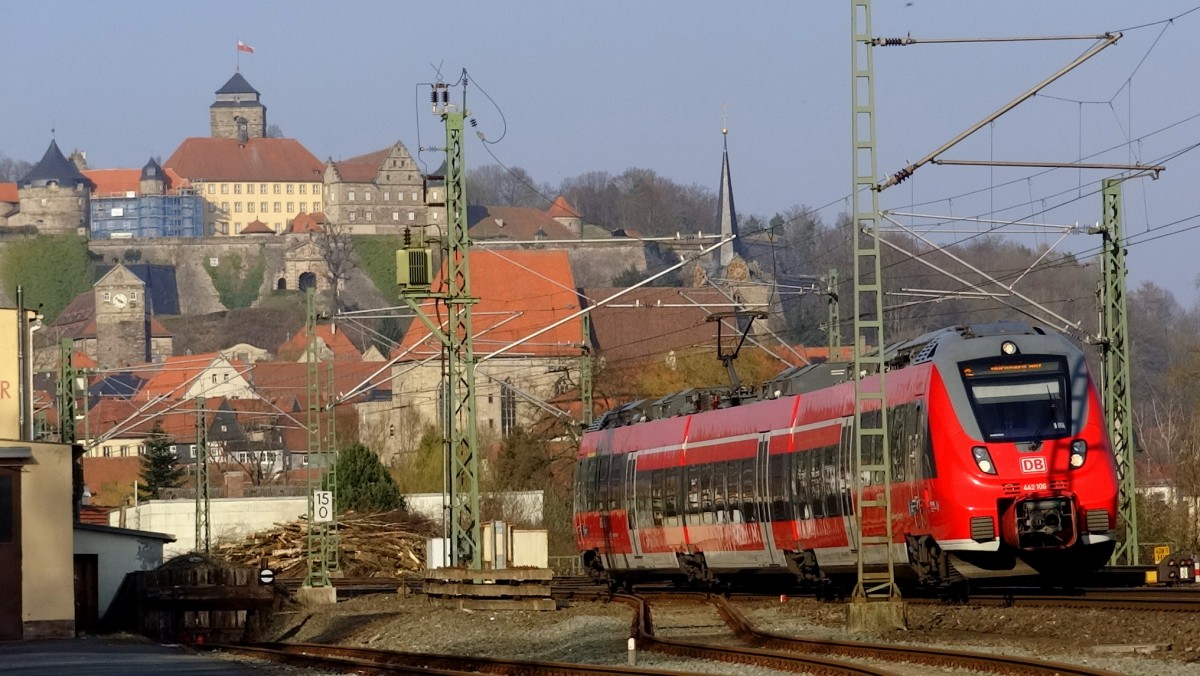 442-106 hat soeben als RE nach Nürnberg Hbf den Bahnhof Kronach verlassen. 
Aufgenommen im März 2014.