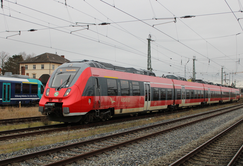 442 342 stand am 19.12.2025 als S1(Rostock-Warnemünde)im Rostocker Hbf.