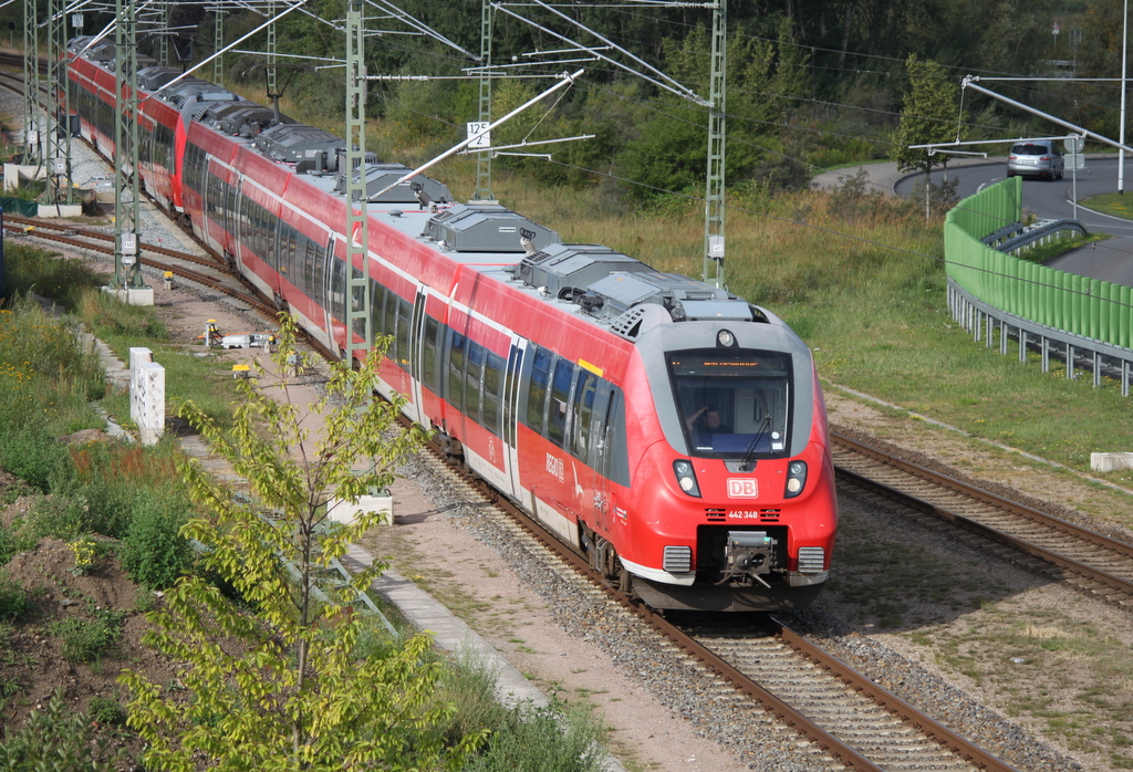 442 348 als S1(Rostock-Warnemünde)bei der Einfahrt in Warnemünde-Werft.10.08.2019