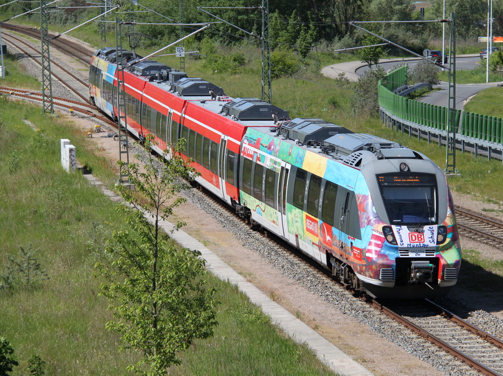 442 354 als S1(Rostock-Warnemünde)bei der Einfahrt in Warnemünde-Werft.27.05.2017