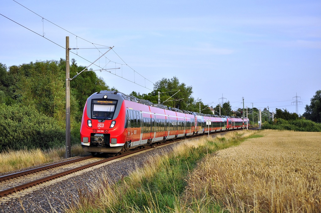 442 355+354+356 rollen als RE 13293 am 01.08.2015 durch Kavelstorf in Richtung Rostock.