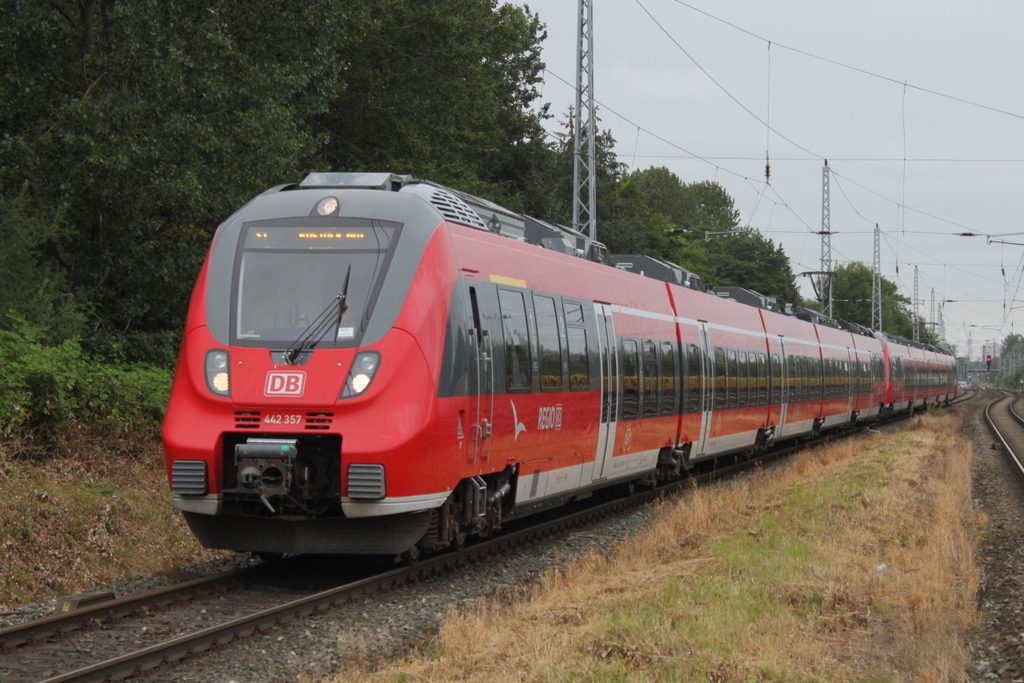 442 357+442 844 als Hanse-Sail Verstrker von Warnemnde nach Rostock Hbf bei der Einfahrt im Haltepunkt Rostock-Bramow.11.08.2017