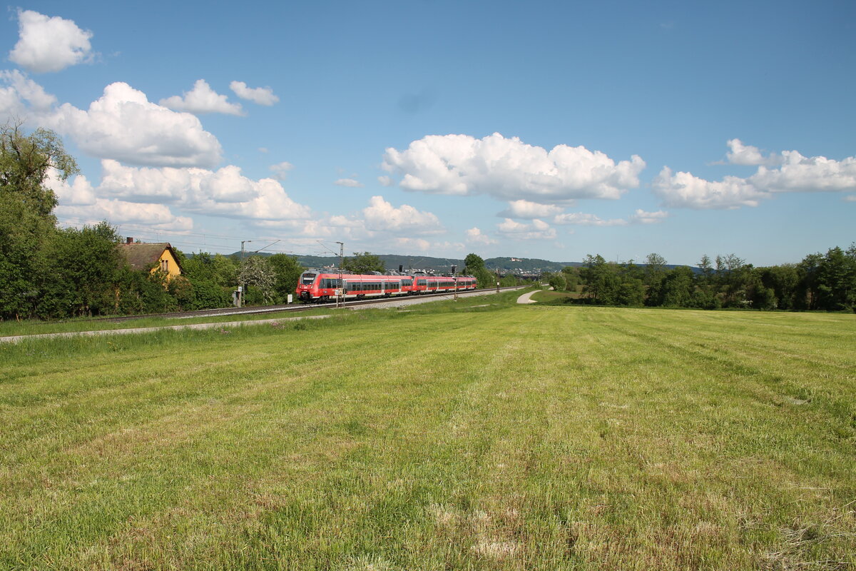 442 605 als RE50 nach Nürnberg bei Pölling. 14.05.24