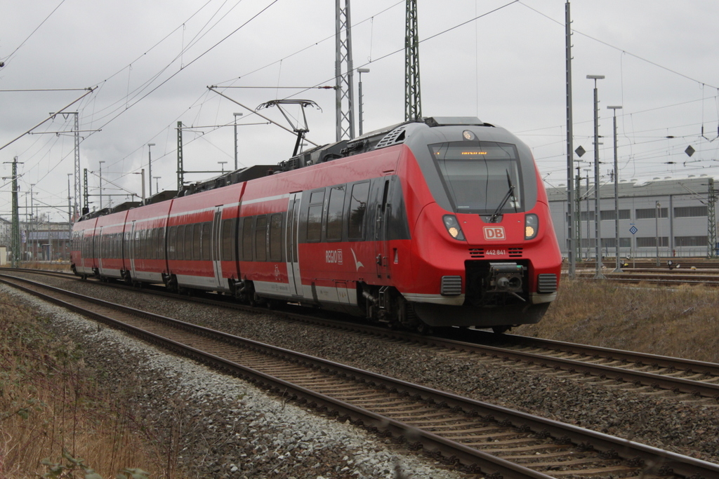 442 841 als S3(Warnemünde-Güstrow)via Laage bei der Ausfahrt im Rostocker Hbf.01.03.2019