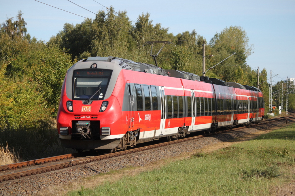 442 842 als S1(Warnemünde-Rostock)bei der Einfahrt im Haltepunkt Rostock-Lichtenhagen.16.09.2018