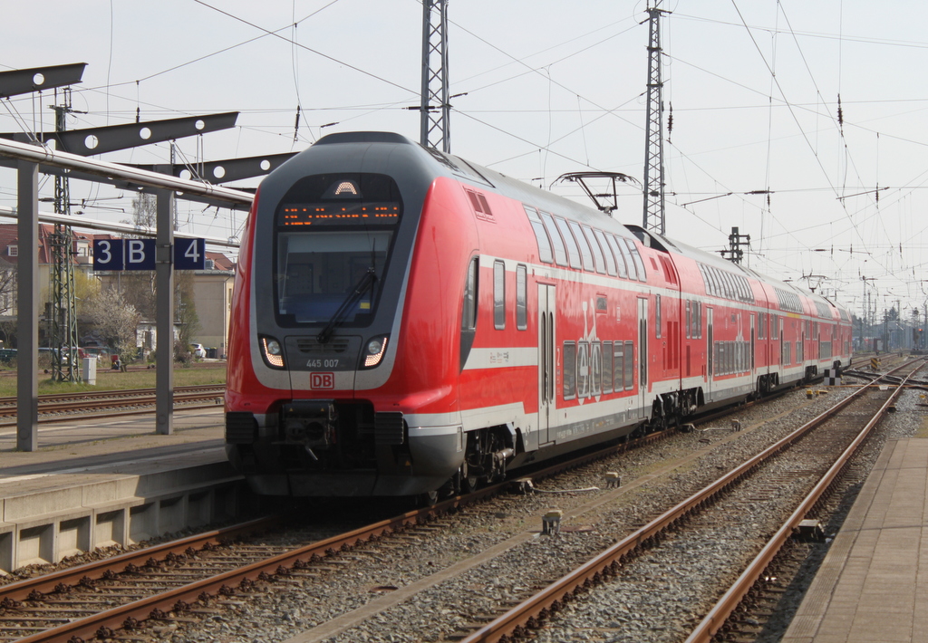 445 007 als RE5(Elsterwerda-Rostock)bei der Einfahrt im Rostocker Hbf.05.04.2019