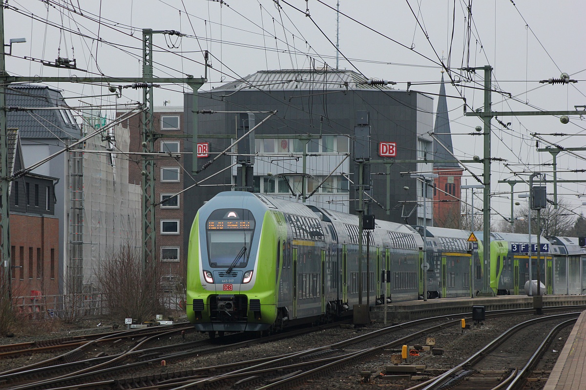 445 017/030 und 445 038/020 als RE70 aus Hamburg kommend auf dem Weg nach Kiel. NMS 24.03.18